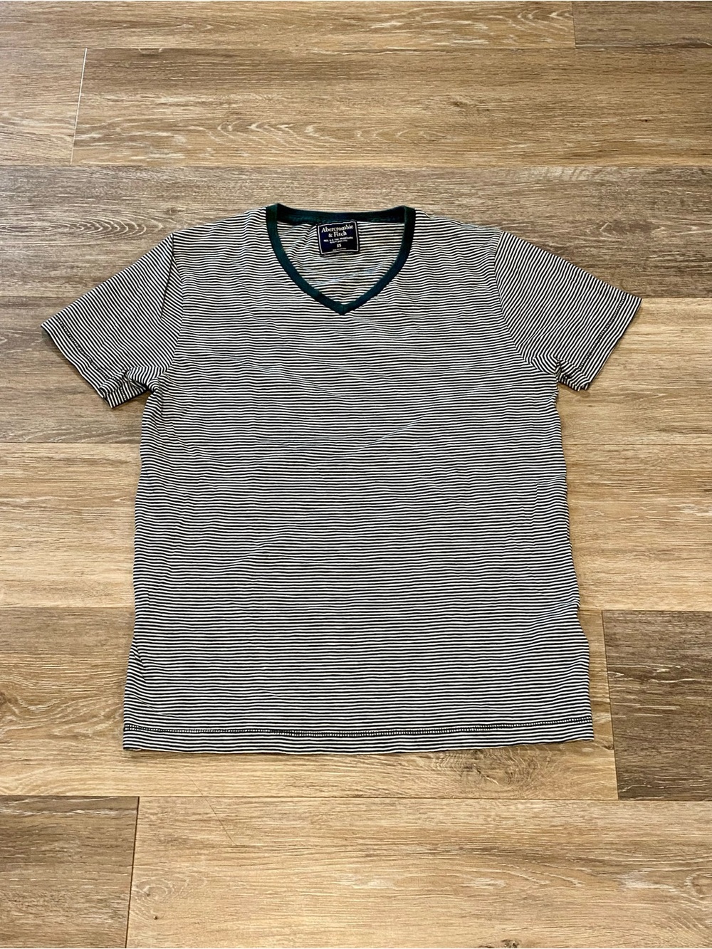 Abercrombie & Fitch Men’s Striped V-Neck T-Shirt - Navy/White